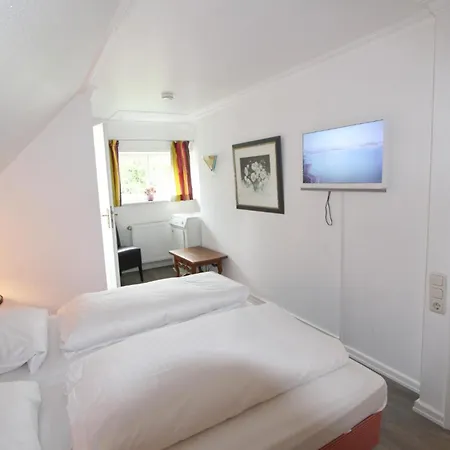 Residenz Nikolas- Grenzweg 12, App 2 Holiday home Wenningstedt-Braderup